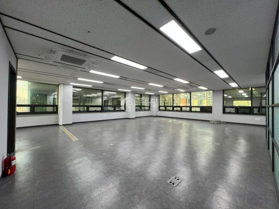 서울 강남구 역삼동 강남역 역세권 화이트톤 깔끔한 사무실 월세 매물번호 10346 사진 2