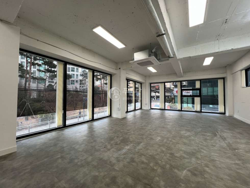 서울 강남구 논현동 경복아파트 사거리 채광좋고 깔끔한 사무실 월세 매물번호 10518 사진 1