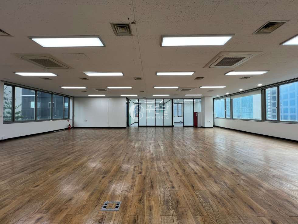 서울 강남구 역삼동 센터필드사거리 대로변 깔끔한 사무실 연층임대 가능 월세 매물번호 10546 사진 1