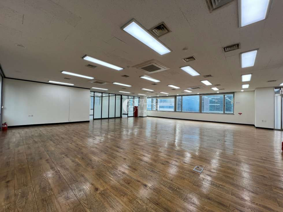 서울 강남구 역삼동 센터필드사거리 대로변 깔끔한 사무실 연층임대 가능 월세 매물번호 10546 사진 2