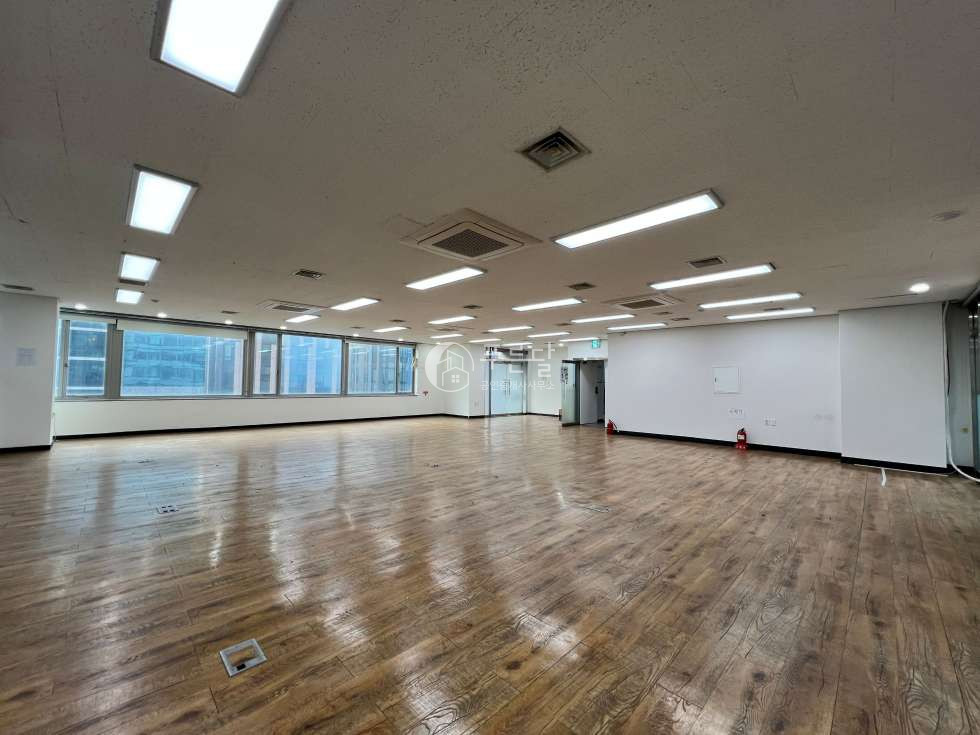 서울 강남구 역삼동 센터필드사거리 대로변 깔끔한 사무실 연층임대 가능 월세 매물번호 10546 사진 4