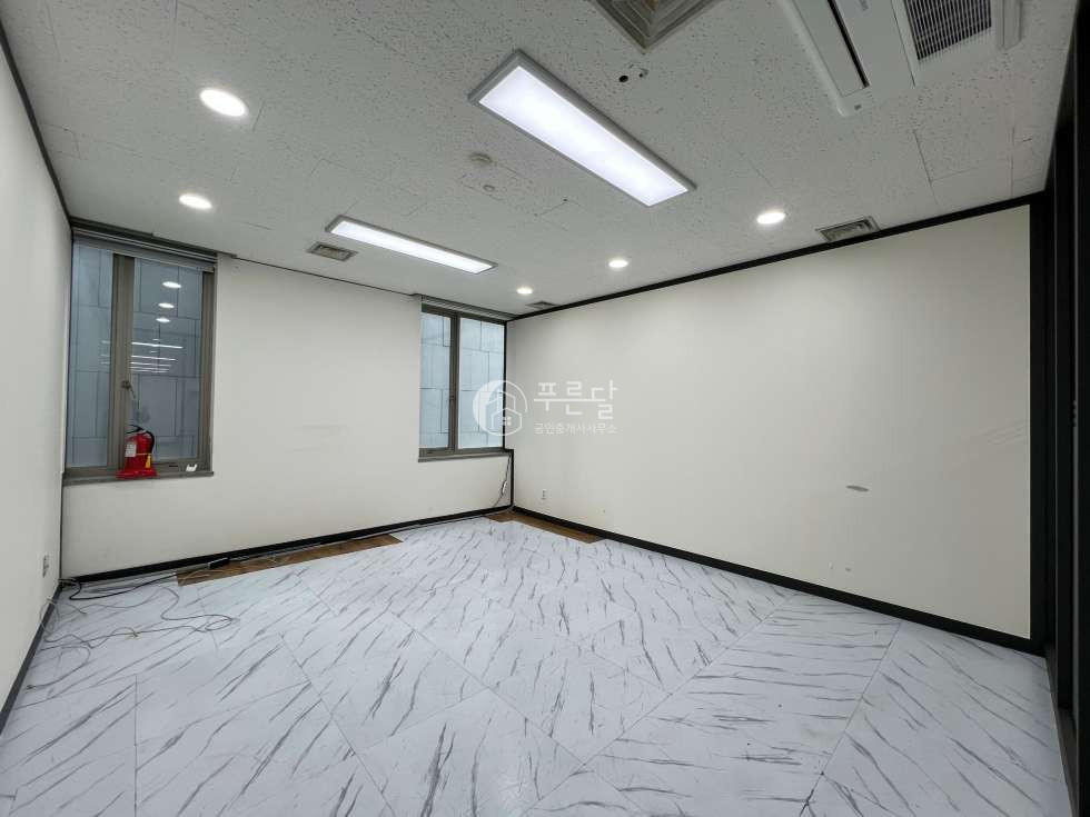 서울 강남구 역삼동 센터필드사거리 대로변 깔끔한 사무실 연층임대 가능 월세 매물번호 10546 사진 7