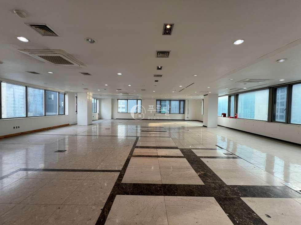 서울 강남구 역삼동 센터필드사거리 대로변 깔끔한 사무실 연층임대 가능 월세 매물번호 10549 사진 1