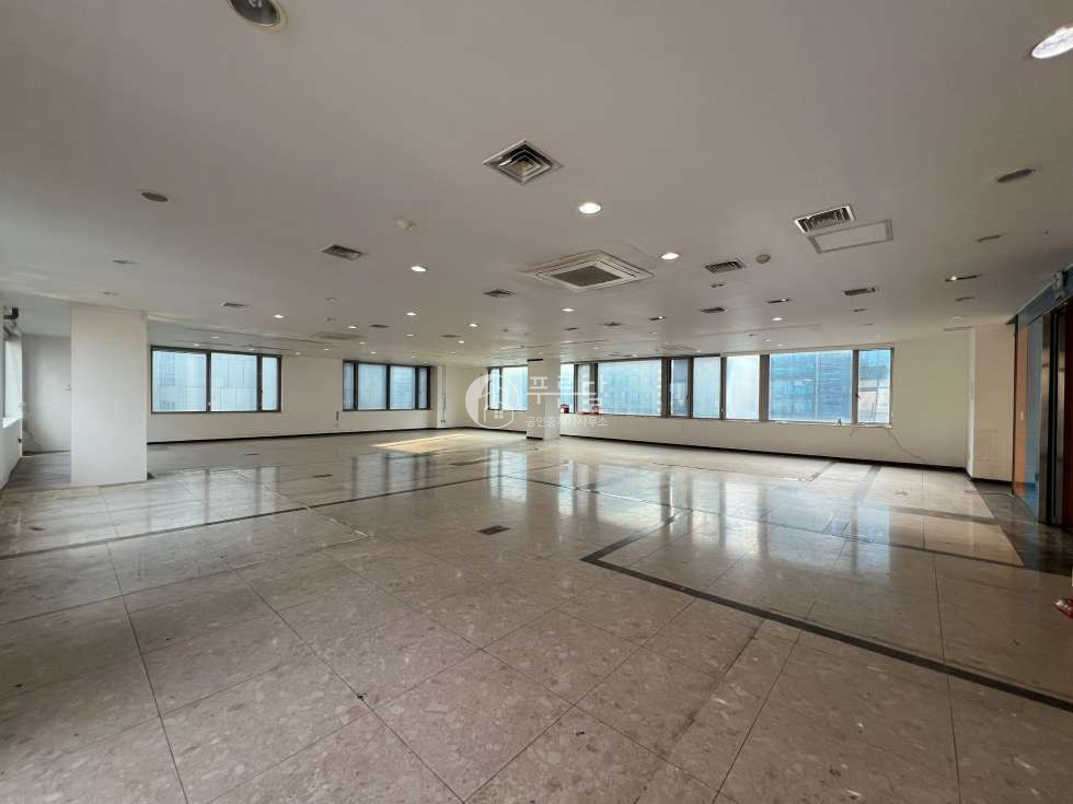 서울 강남구 역삼동 센터필드사거리 대로변 깔끔한 사무실 연층임대 가능 월세 매물번호 10549 사진 2