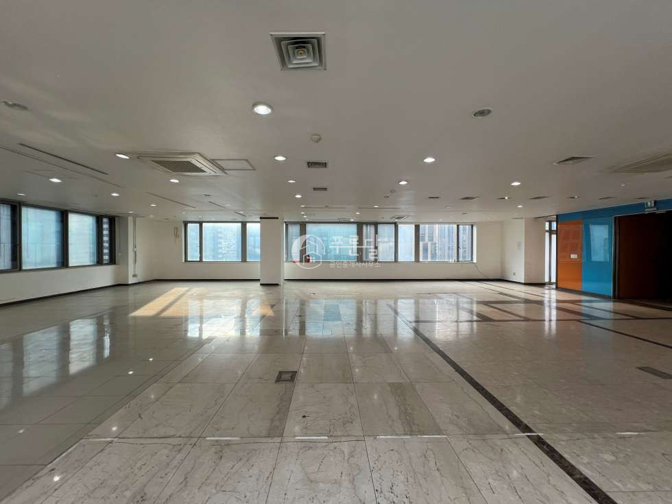 서울 강남구 역삼동 센터필드사거리 대로변 깔끔한 사무실 연층임대 가능 월세 매물번호 10549 사진 3