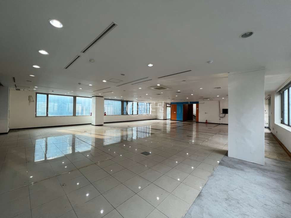 서울 강남구 역삼동 센터필드사거리 대로변 깔끔한 사무실 연층임대 가능 월세 매물번호 10549 사진 4