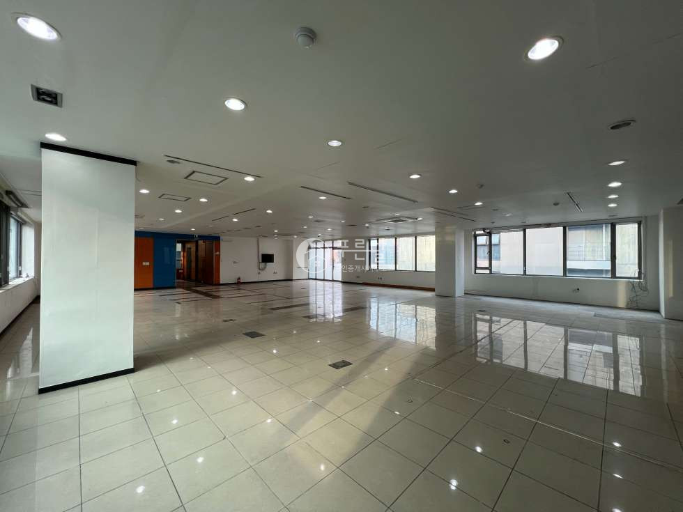 서울 강남구 역삼동 센터필드사거리 대로변 깔끔한 사무실 연층임대 가능 월세 매물번호 10549 사진 6