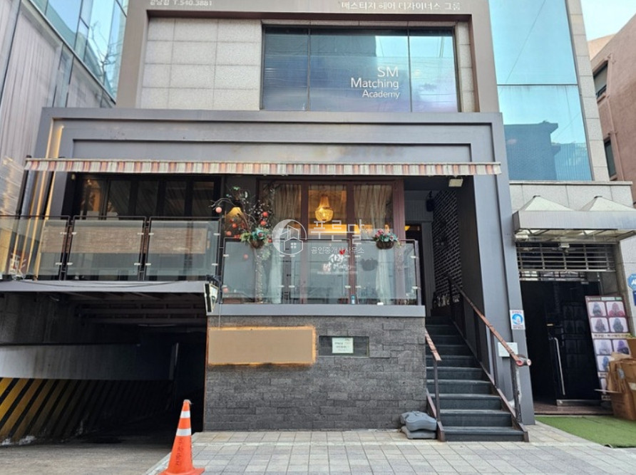 서울 강남구 역삼동 이용우빌딩동 신논현역 교보타워사거리 초역세권 유동인구 많은 상가 월세 매물번호 10590 사진 1