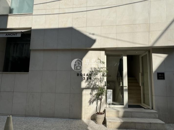 서울 강남구 신사동 압구정로데오 쇼룸추천 1층 컨디션 좋은 무권리 매장 월세 매물번호 10723 사진 1
