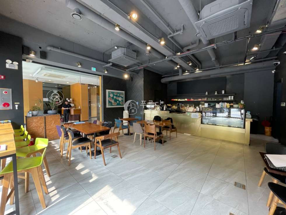 서울 강남구 신사동 압구정역 역세권 대로변 무권리 노출 좋은 1층 상가 월세 매물번호 10889 사진 5