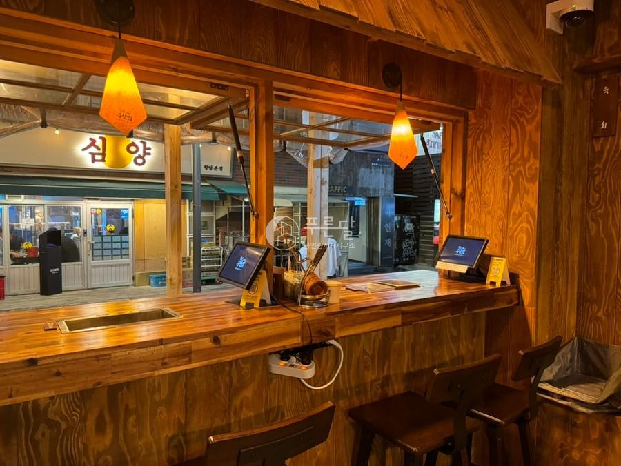 서울 강남구 신사동 압구정로데오 먹자골목 가시성 좋은 1층 상가 월세 매물번호 10720 사진 2