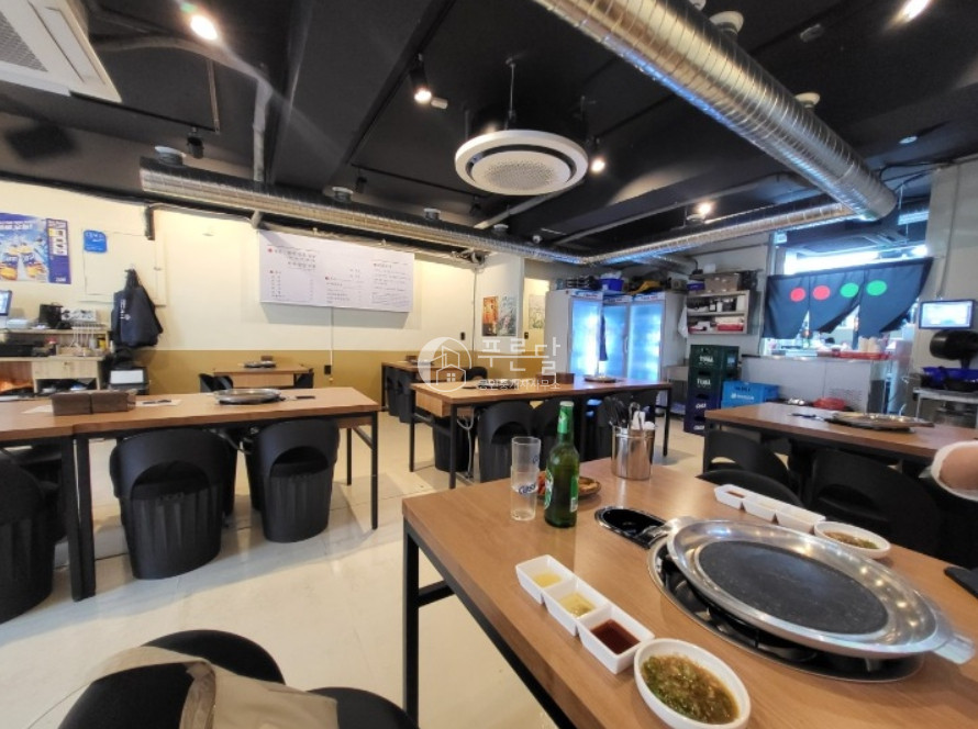 서울 강남구 신사동 주건축물제1동 세로수길 먹자 유동인구 많은 1층 무권리 상가 월세 매물번호 10617 사진 2