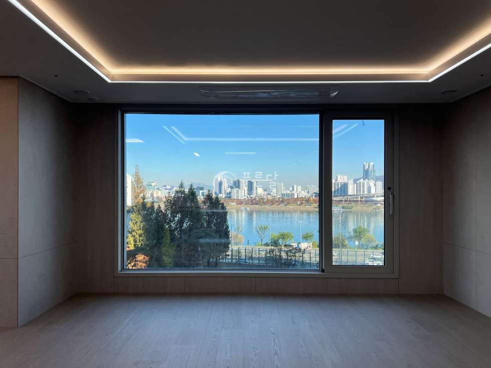 서울 강남구 청담동 102동 청담르엘 97D타입 전세 발코니세대 한강뷰 전세 매물번호 11247 사진 4