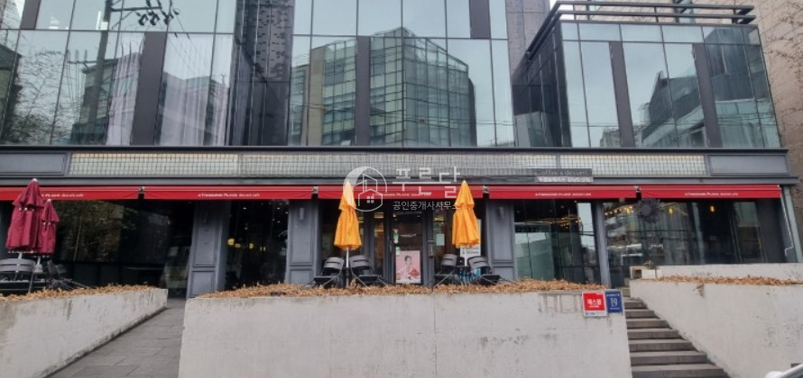 서울 강남구 신사동 도산대로 이면 깔끔한외관 전면노출 좋은 1층 상가 월세 매물번호 11365 사진 1