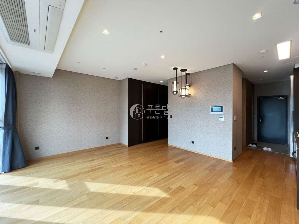 서울 강남구 청담동 채광좋은 남향 고층 즉시입주 가능 아노블리81 D타입 월세 매물번호 11447 사진 6