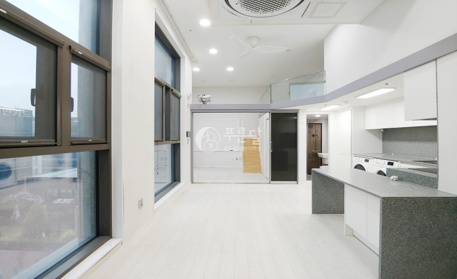 서울 강남구 역삼동 790-9 스톤엘리시온역삼동 채광, 뷰 좋은 복층 투룸 역삼역 도보 10분 월세 매물번호 11738 사진 1