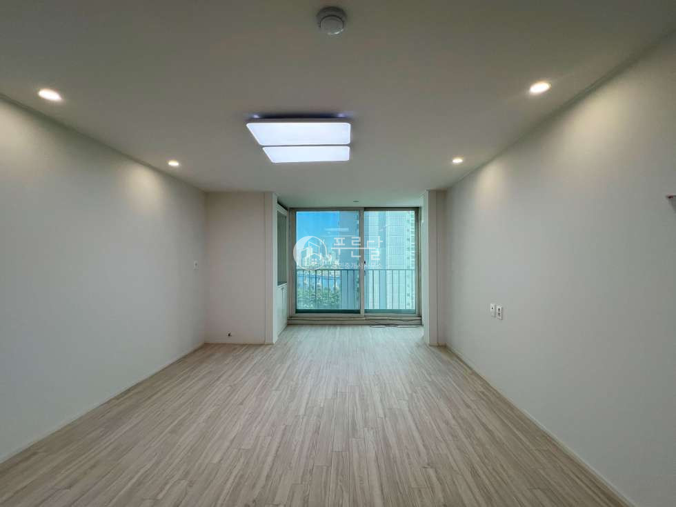 서울 강남구 청담동 127-31 101동 올리모델링 깔끔한 컨디션 보증금 조율 가능 월세 매물번호 12038 사진 1