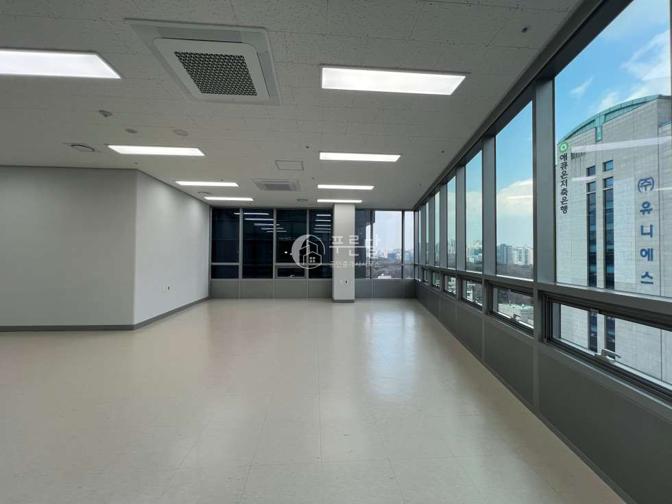 서울 강남구 역삼동 선릉역 사거리 대로변 컨디션 좋은 사무실 월세 매물번호 10242 사진 2